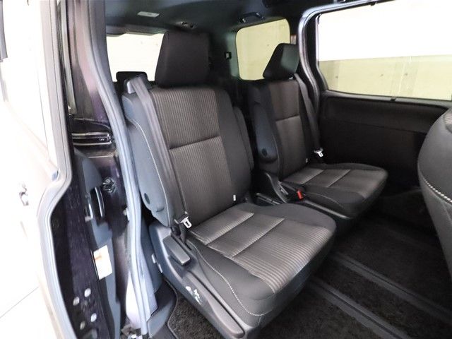 Toyota VOXY HYBRID 2018-11 183037-4