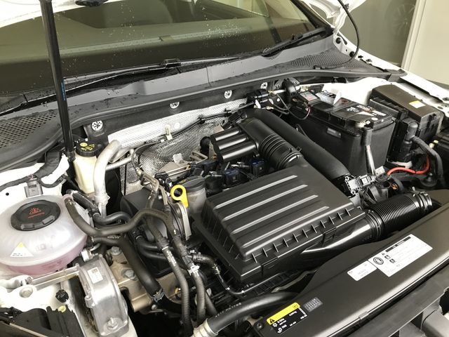 VolksWagen GOLF 2018-05 196136-27