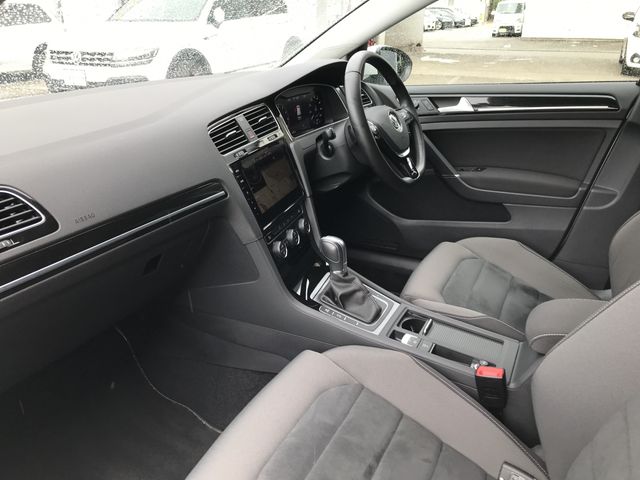 VolksWagen GOLF 2018-05 196136-9