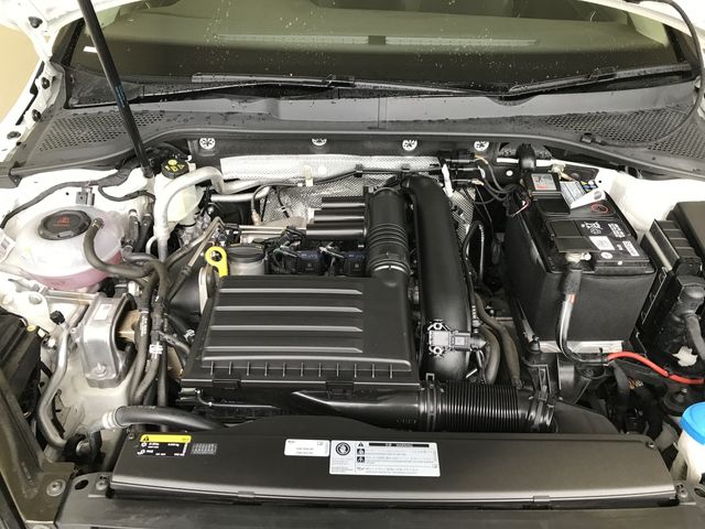 VolksWagen GOLF 2018-05 196136-26