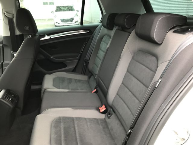 VolksWagen GOLF 2018-05 196136-11