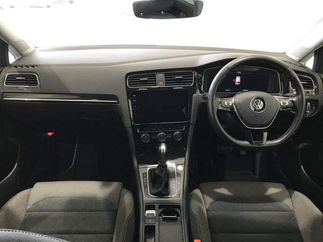 VolksWagen GOLF 2018-05 196136-1