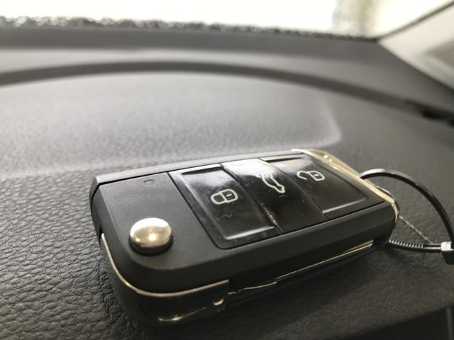 VolksWagen GOLF 2018-05 196136-25