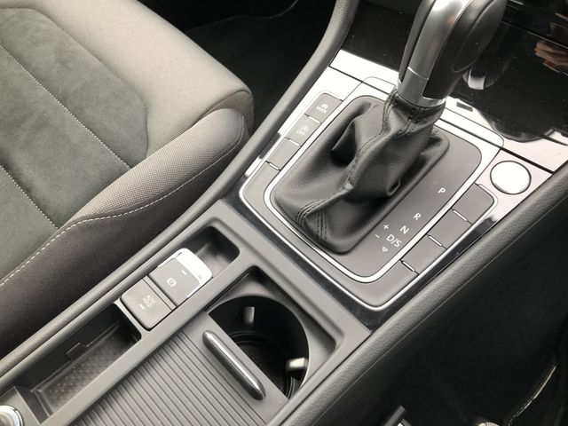 VolksWagen GOLF 2018-05 196136-20