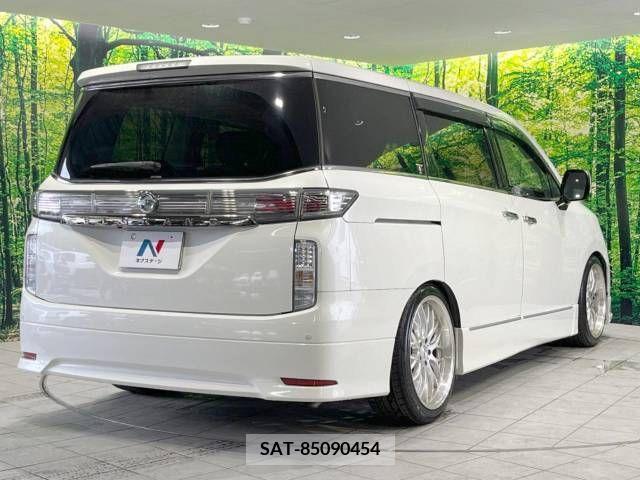 Nissan ELGRAND 2015-03 359695-18