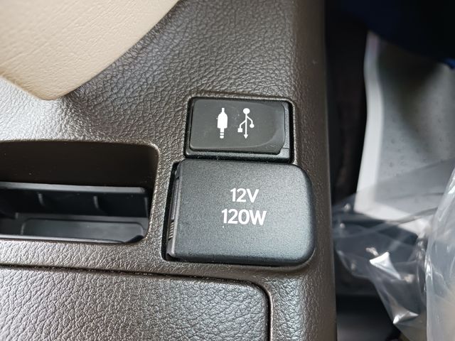 Lexus HS 2013-07 12236-19