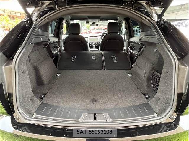 Jaguar E-PACE 2018-05 315775-17