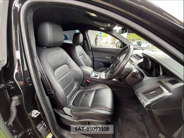 Jaguar E-PACE 2018-05 315775-4