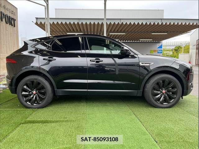 Jaguar E-PACE 2018-05 315775-14