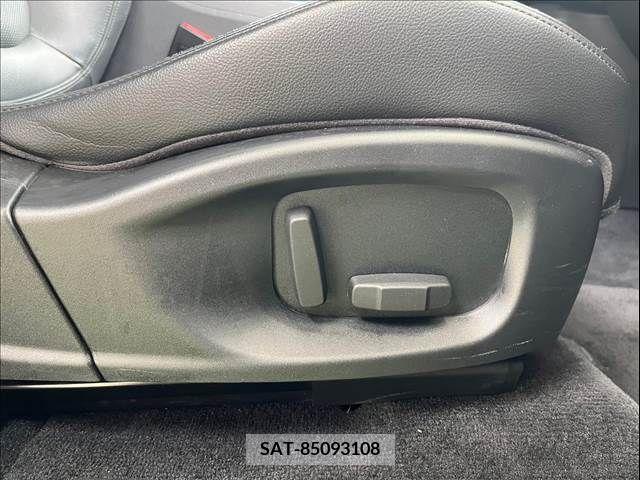 Jaguar E-PACE 2018-05 315775-10