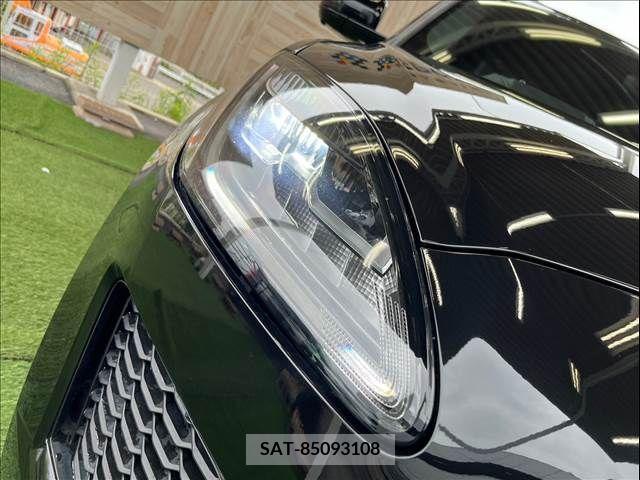 Jaguar E-PACE 2018-05 315775-19