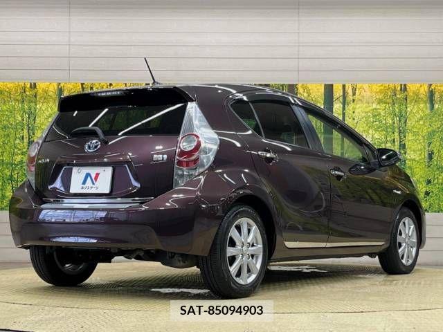 Toyota AQUA 2014-03 376826-17