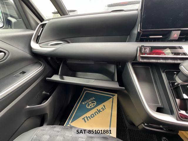 Toyota VOXY 2024-03 242783-17