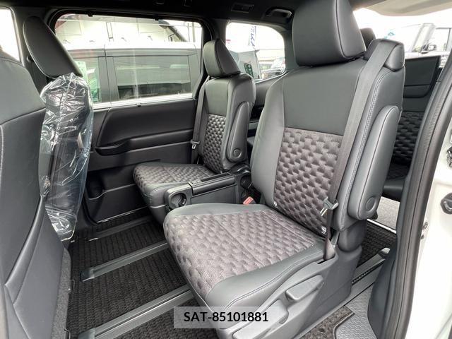 Toyota VOXY 2024-03 242783-9