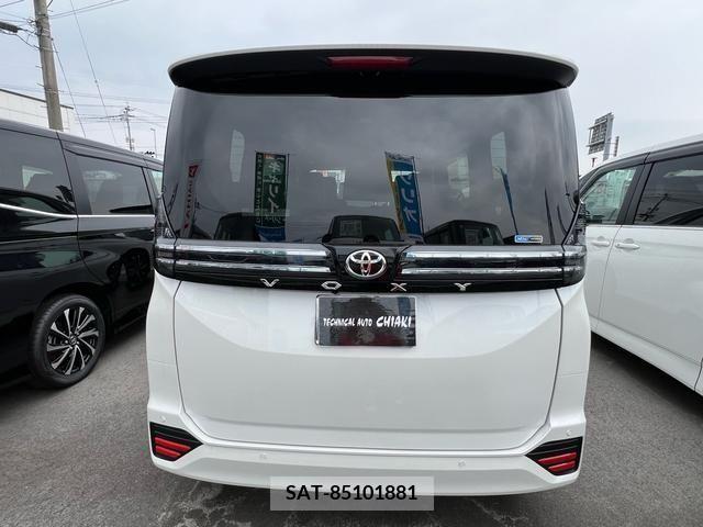 Toyota VOXY 2024-03 242783-5