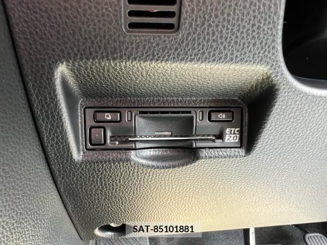 Toyota VOXY 2024-03 242783-16