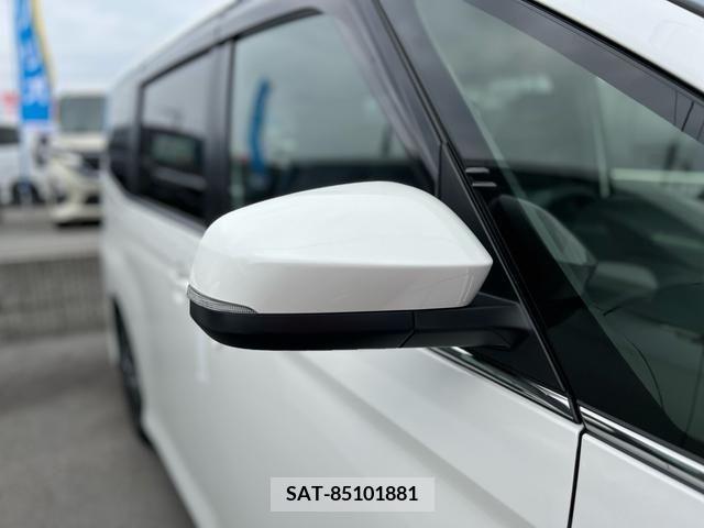 Toyota VOXY 2024-03 242783-3