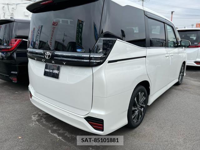 Toyota VOXY 2024-03 242783-4