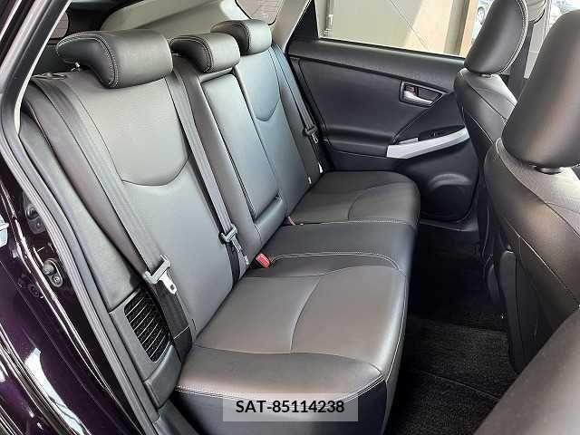Toyota PRIUS 2013-08 381262-9