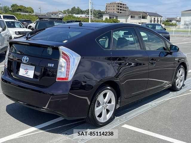 Toyota PRIUS 2013-08 381262-15