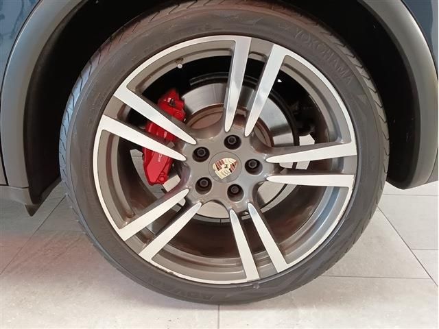 Porsche CAYENNE 2012-07 17455-23