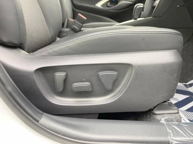 Toyota YARIS CROSS 2023-01 14221-8