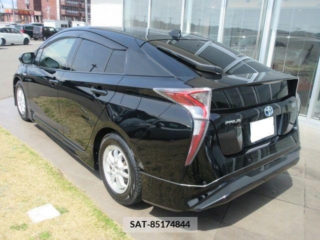 Toyota PRIUS 2017-03 282043-3