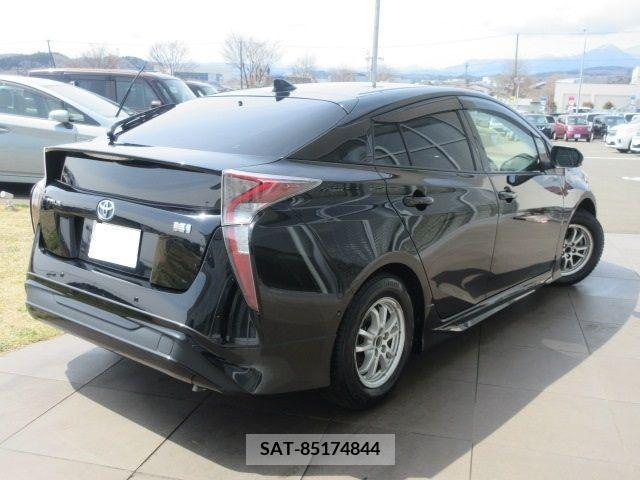 Toyota PRIUS 2017-03 282043-1