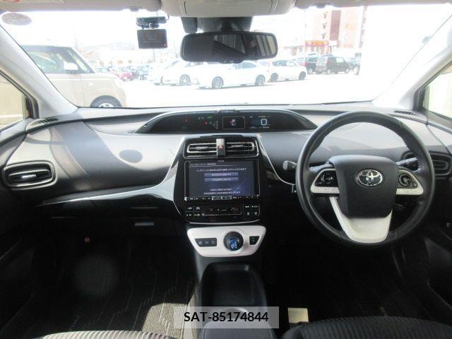 Toyota PRIUS 2017-03 282043-6