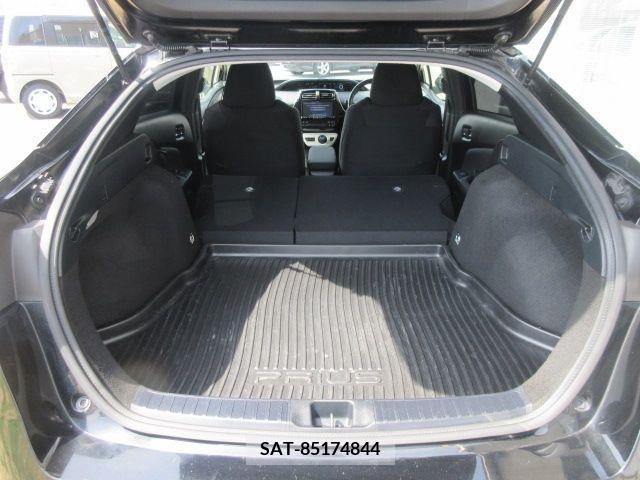 Toyota PRIUS 2017-03 282043-9