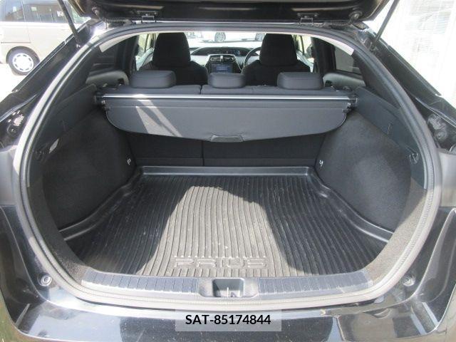 Toyota PRIUS 2017-03 282043-8
