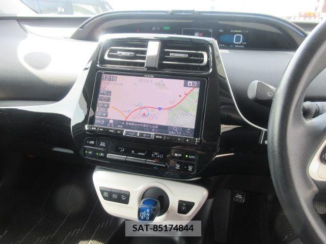 Toyota PRIUS 2017-03 282043-11