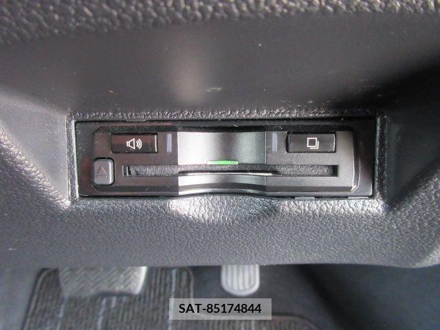 Toyota PRIUS 2017-03 282043-16