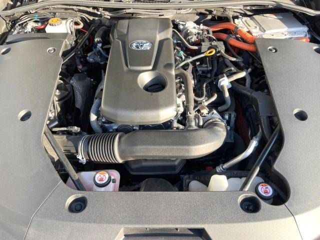 Toyota CROWN SEDAN 2018-11 185130-18