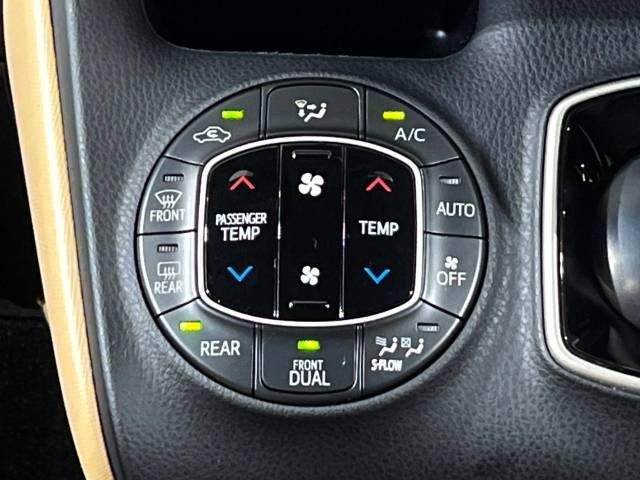 Toyota NOAH HYBRID 2014-07 192642-5