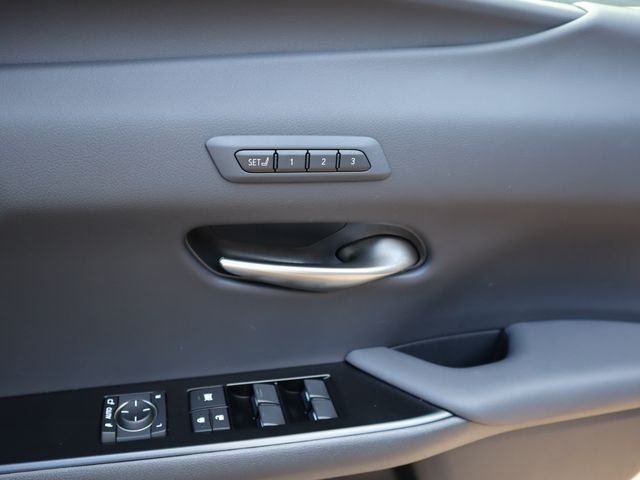 Lexus UX 2020-09 183797-18