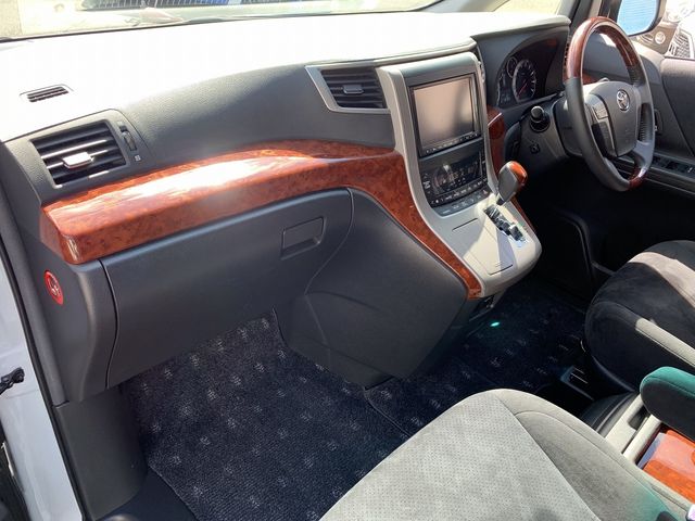 Toyota VELLFIRE 2011-10 11195-18