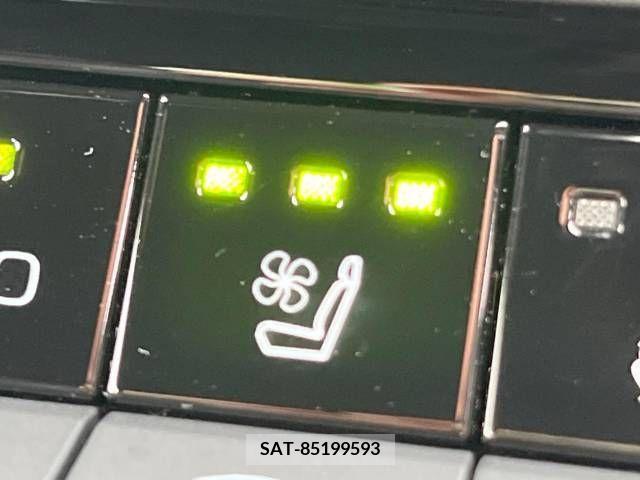 Toyota CROWN 2023-06 379518-8