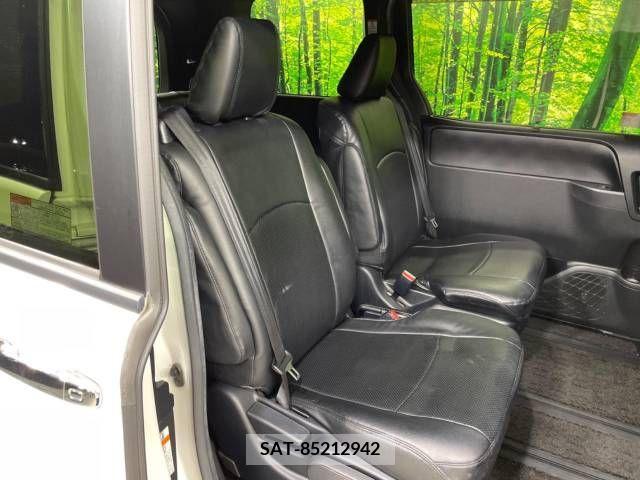 Toyota VOXY 2018-10 370412-9