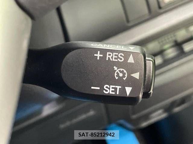 Toyota VOXY 2018-10 370412-7