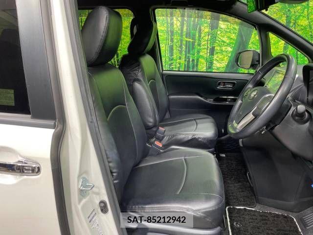 Toyota VOXY 2018-10 370412-8