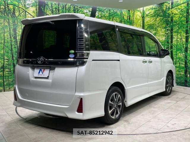 Toyota VOXY 2018-10 370412-17