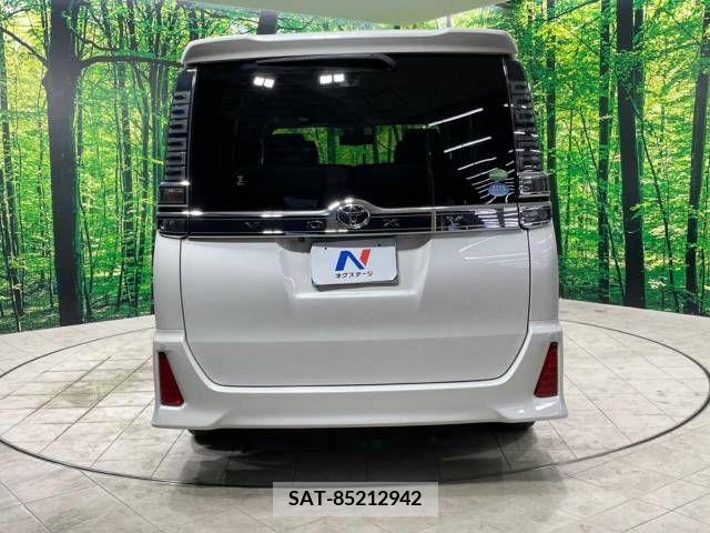 Toyota VOXY 2018-10 370412-16