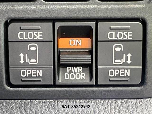 Toyota VOXY 2018-10 370412-4