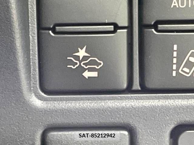 Toyota VOXY 2018-10 370412-5