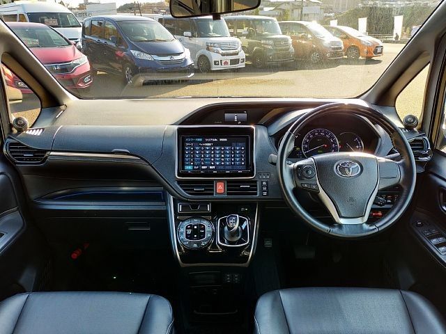 Toyota ESQUIRE 2017-06 181431-1