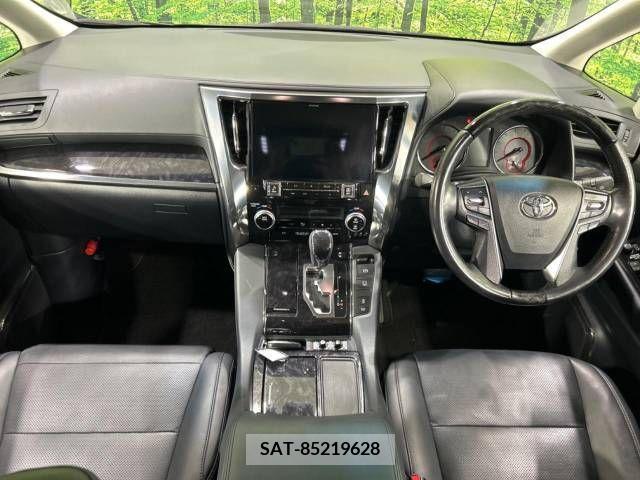 Toyota VELLFIRE 2018-06 288042-1