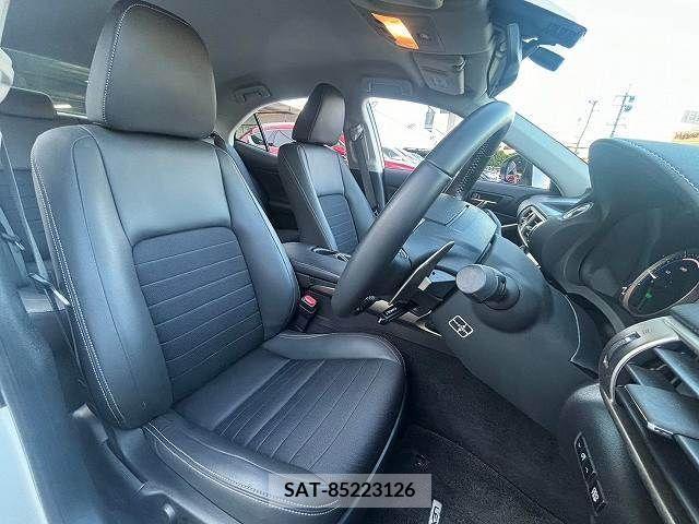Lexus IS 2013-09 231933-4
