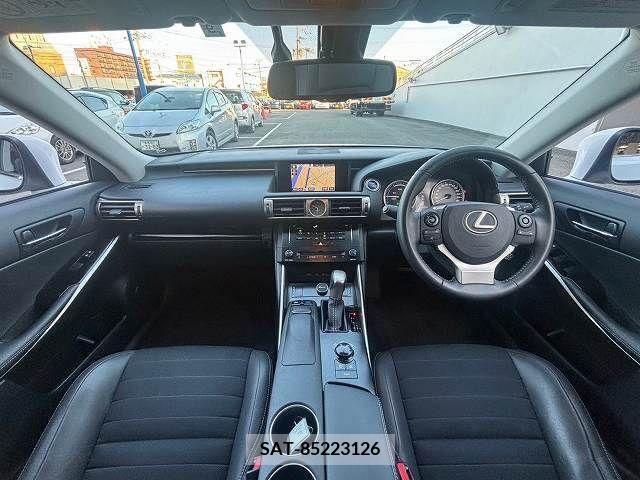 Lexus IS 2013-09 231933-1