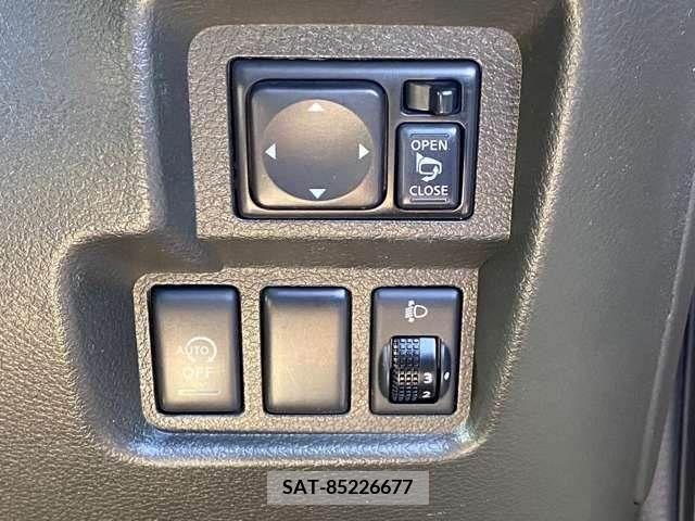 Nissan CUBE 2013-11 214398-11